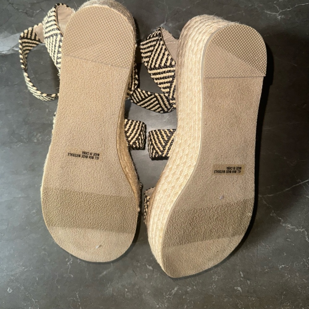 NWOT SANDALS ☀️ - Picture 2 of 5